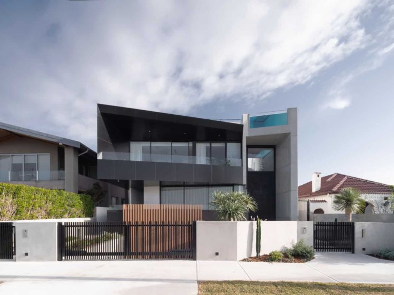 Glass Swimming Pools: Elevate Your Luxury Home’s Style